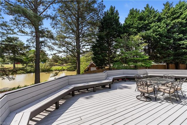 101 Barrington LN, Yorktown, VA 23693