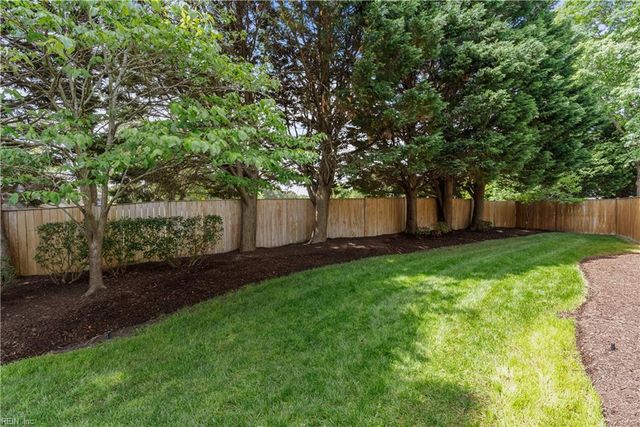 101 Barrington LN, Yorktown, VA 23693