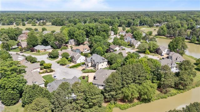 101 Barrington LN, Yorktown, VA 23693