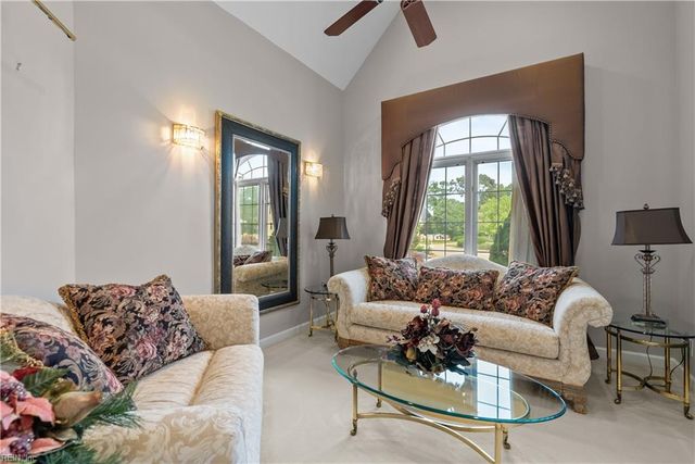 101 Barrington LN, Yorktown, VA 23693