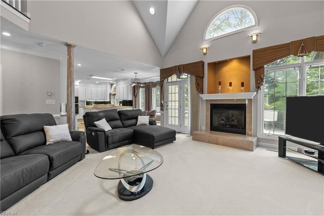 101 Barrington LN, Yorktown, VA 23693