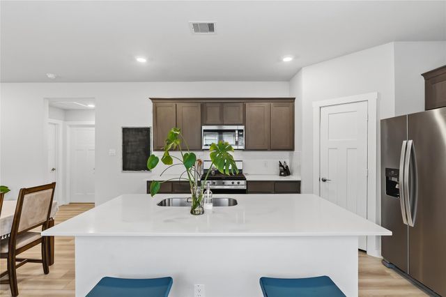 1102 Amistad Loop, College Station, TX 77845