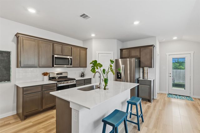 1102 Amistad Loop, College Station, TX 77845
