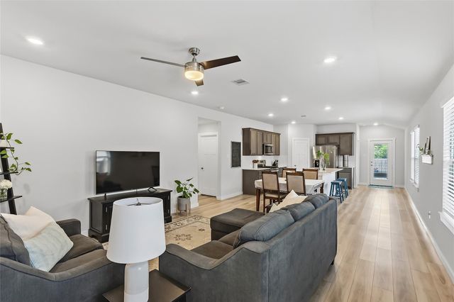 1102 Amistad Loop, College Station, TX 77845