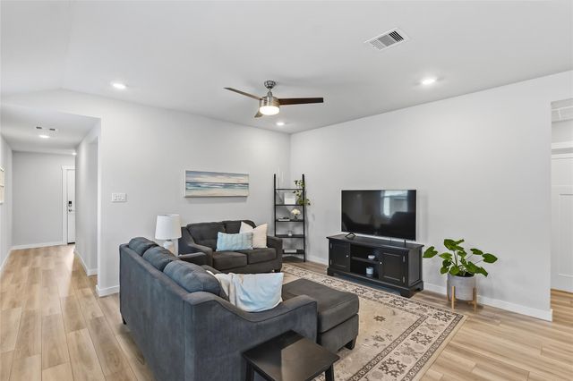 1102 Amistad Loop, College Station, TX 77845