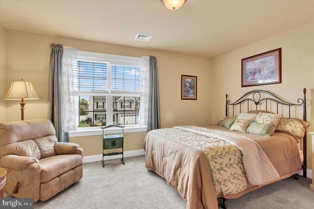 15 EVAN DR, York, PA 17404