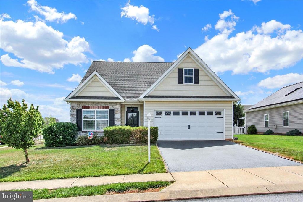 15 EVAN DR, York, PA 17404