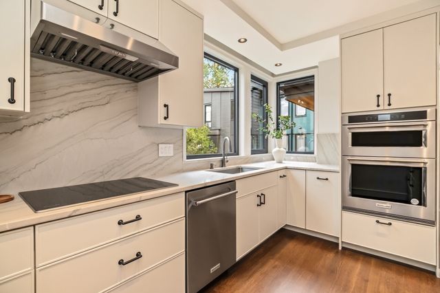 8 Holworthy Terrace, Cambridge, MA 02138