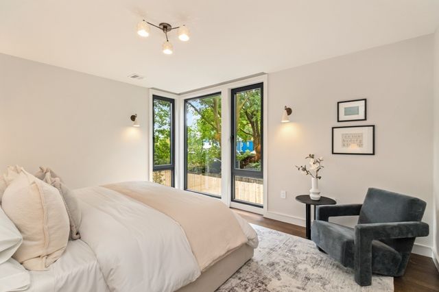 8 Holworthy Terrace, Cambridge, MA 02138
