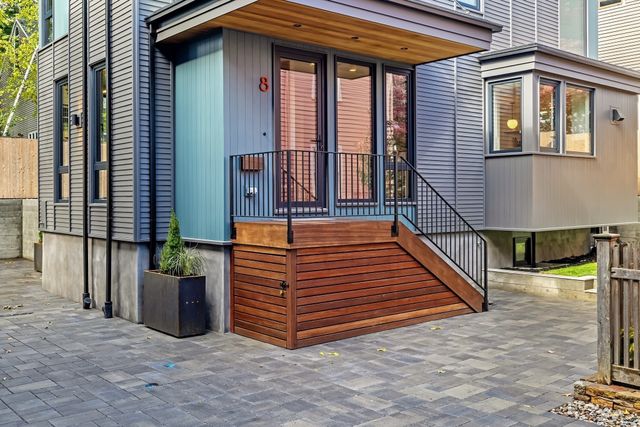 8 Holworthy Terrace, Cambridge, MA 02138