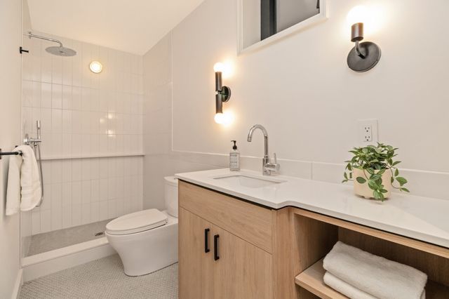8 Holworthy Terrace, Cambridge, MA 02138