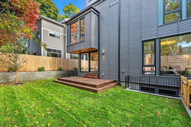 8 Holworthy Terrace, Cambridge, MA 02138