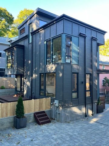 8 Holworthy Terrace, Cambridge, MA 02138