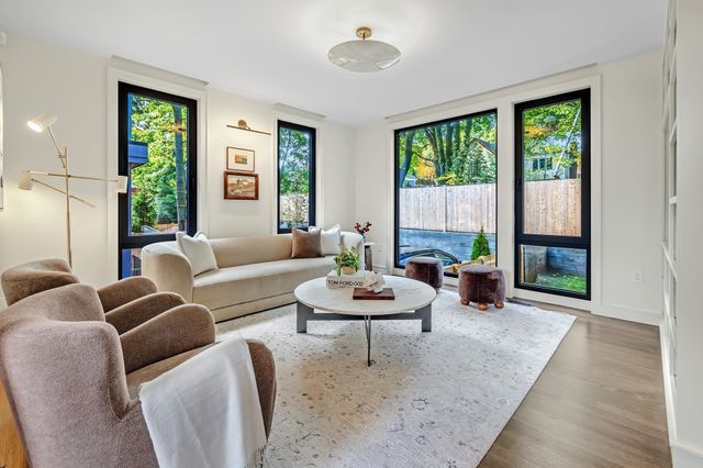 8 Holworthy Terrace, Cambridge, MA 02138