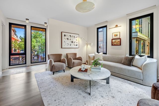 8 Holworthy Terrace, Cambridge, MA 02138