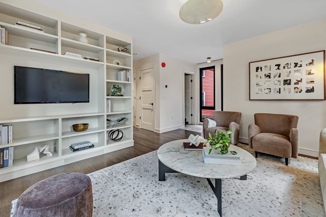 8 Holworthy Terrace, Cambridge, MA 02138