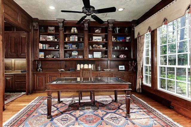 22 W Bracebridge Circle, The Woodlands, TX 77382