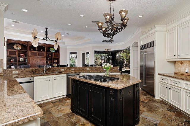 22 W Bracebridge Circle, The Woodlands, TX 77382