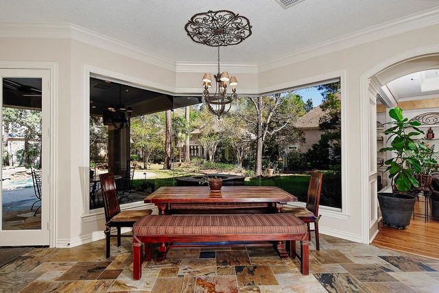 22 W Bracebridge Circle, The Woodlands, TX 77382