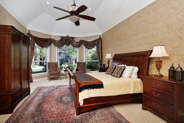 22 W Bracebridge Circle, The Woodlands, TX 77382