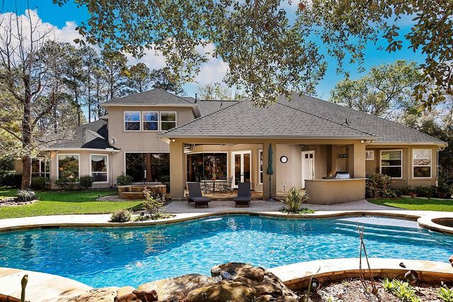 22 W Bracebridge Circle, The Woodlands, TX 77382