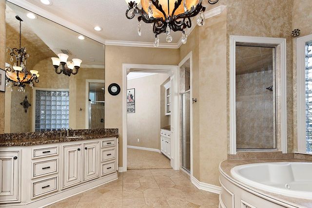 22 W Bracebridge Circle, The Woodlands, TX 77382