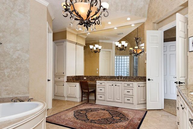 22 W Bracebridge Circle, The Woodlands, TX 77382