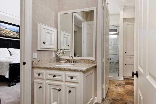 22 W Bracebridge Circle, The Woodlands, TX 77382