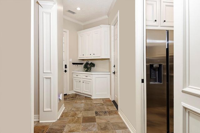 22 W Bracebridge Circle, The Woodlands, TX 77382