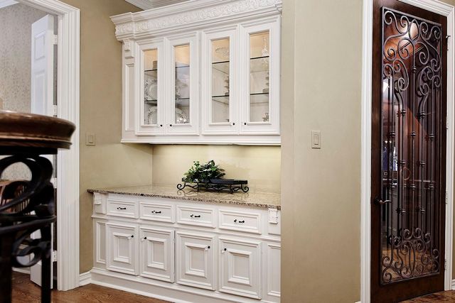 22 W Bracebridge Circle, The Woodlands, TX 77382