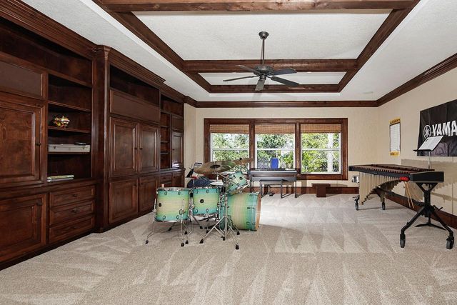 22 W Bracebridge Circle, The Woodlands, TX 77382