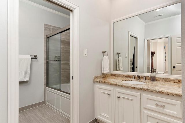 22 W Bracebridge Circle, The Woodlands, TX 77382