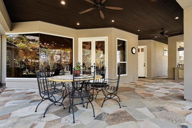 22 W Bracebridge Circle, The Woodlands, TX 77382