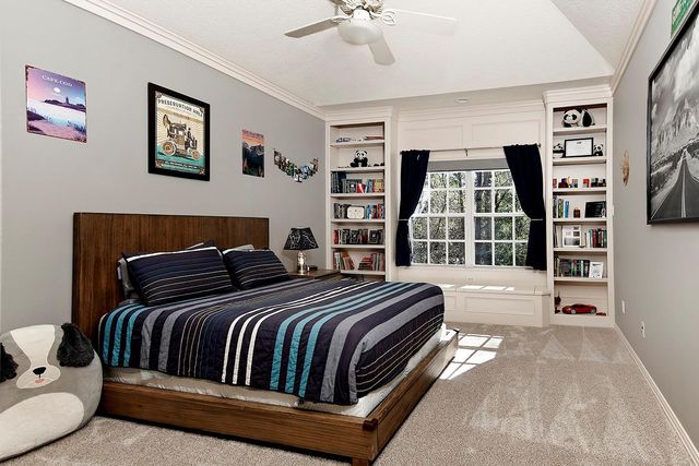 22 W Bracebridge Circle, The Woodlands, TX 77382