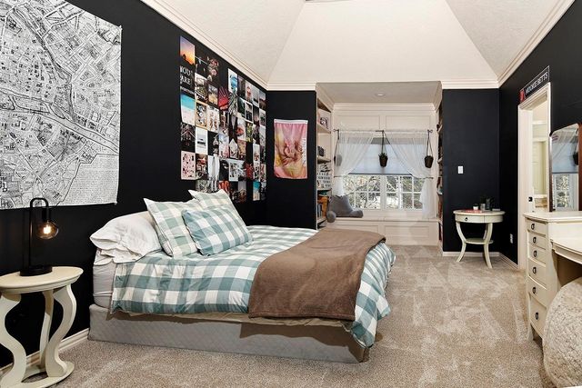 22 W Bracebridge Circle, The Woodlands, TX 77382