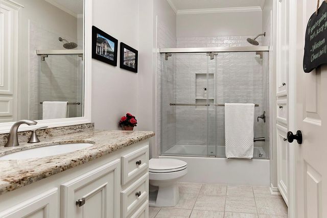 22 W Bracebridge Circle, The Woodlands, TX 77382