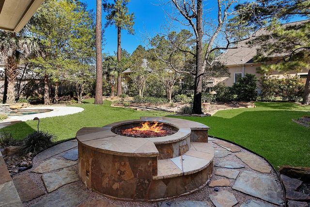 22 W Bracebridge Circle, The Woodlands, TX 77382