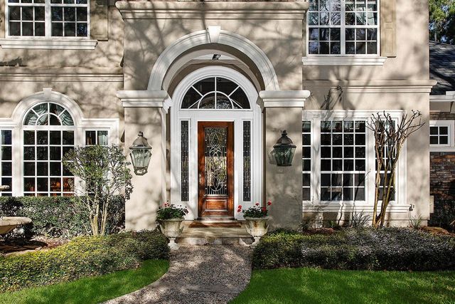 22 W Bracebridge Circle, The Woodlands, TX 77382