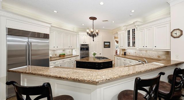 22 W Bracebridge Circle, The Woodlands, TX 77382