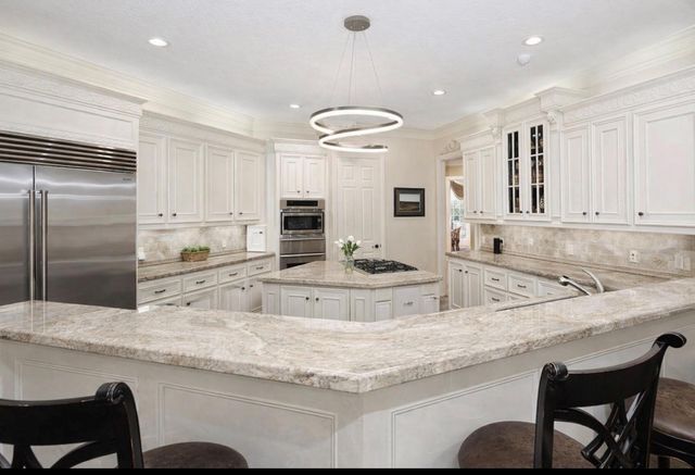 22 W Bracebridge Circle, The Woodlands, TX 77382