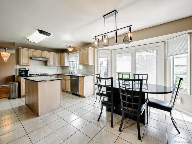 48199 Lafayette Drive, Macomb Township, MI 48044