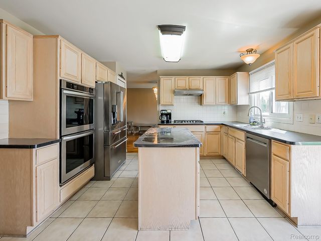 48199 Lafayette Drive, Macomb Township, MI 48044