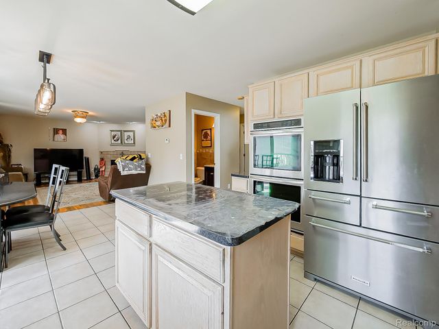 48199 Lafayette Drive, Macomb Township, MI 48044