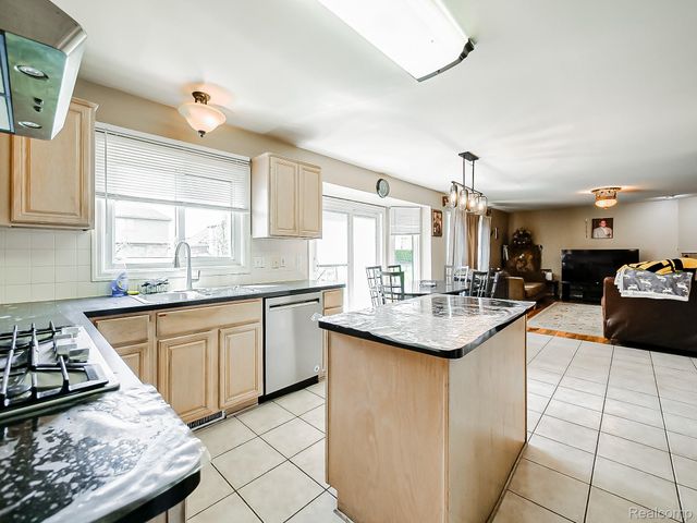 48199 Lafayette Drive, Macomb Township, MI 48044