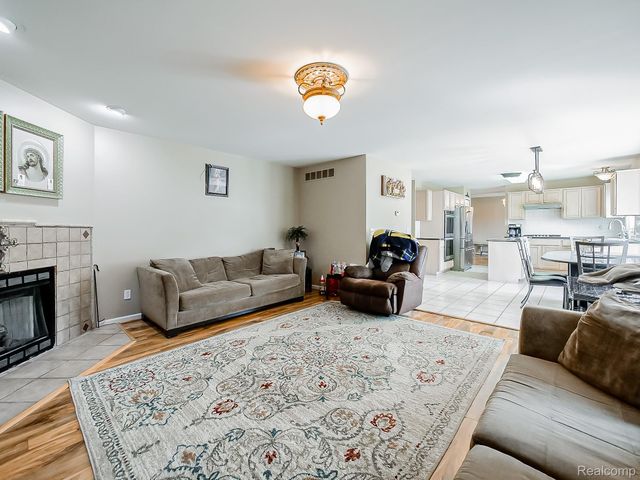 48199 Lafayette Drive, Macomb Township, MI 48044
