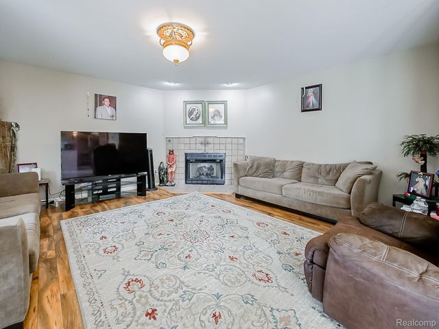 48199 Lafayette Drive, Macomb Township, MI 48044