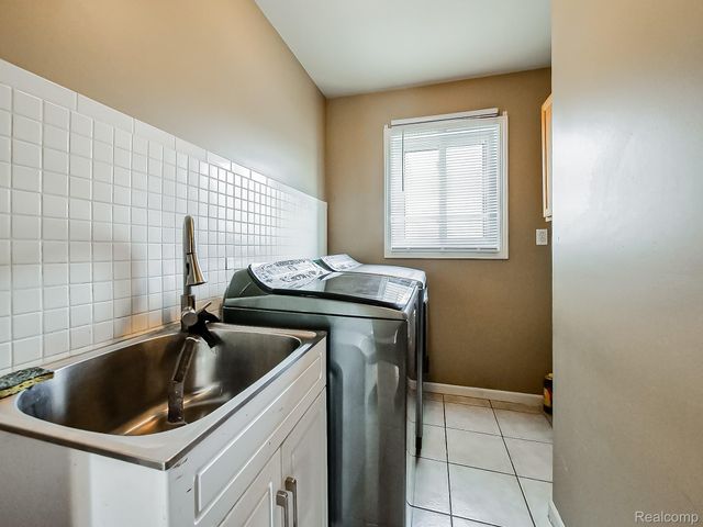 48199 Lafayette Drive, Macomb Township, MI 48044