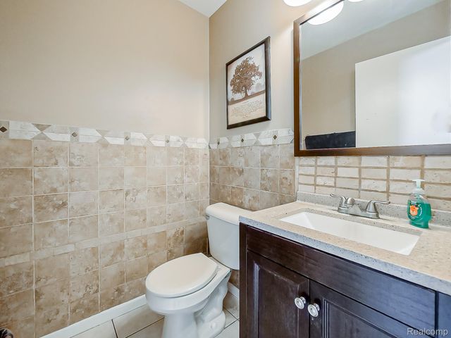 48199 Lafayette Drive, Macomb Township, MI 48044