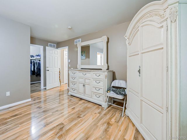 48199 Lafayette Drive, Macomb Township, MI 48044