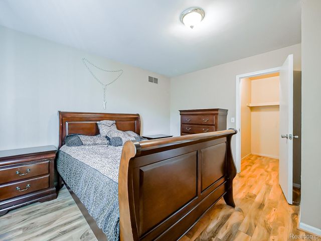 48199 Lafayette Drive, Macomb Township, MI 48044